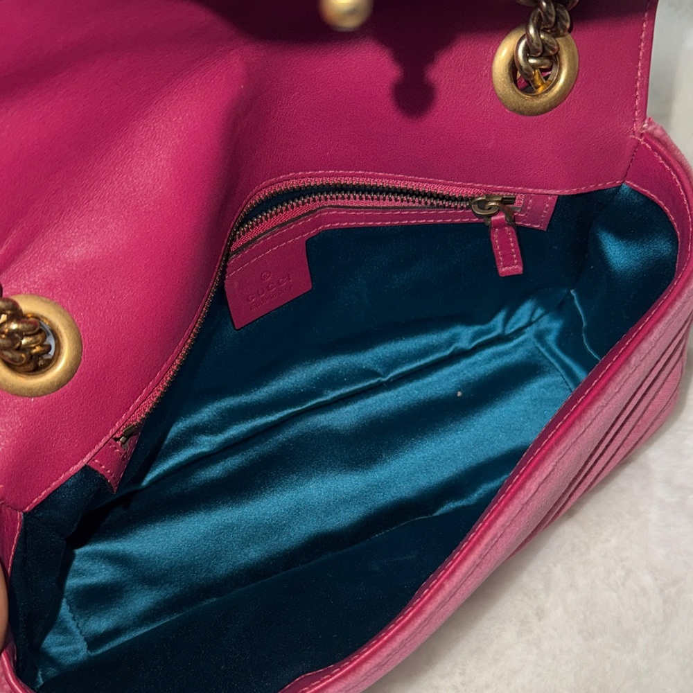 Gucci Pink Velvet Chevron Shoulder Bag with Gold Hardware - Picture 4 of 5